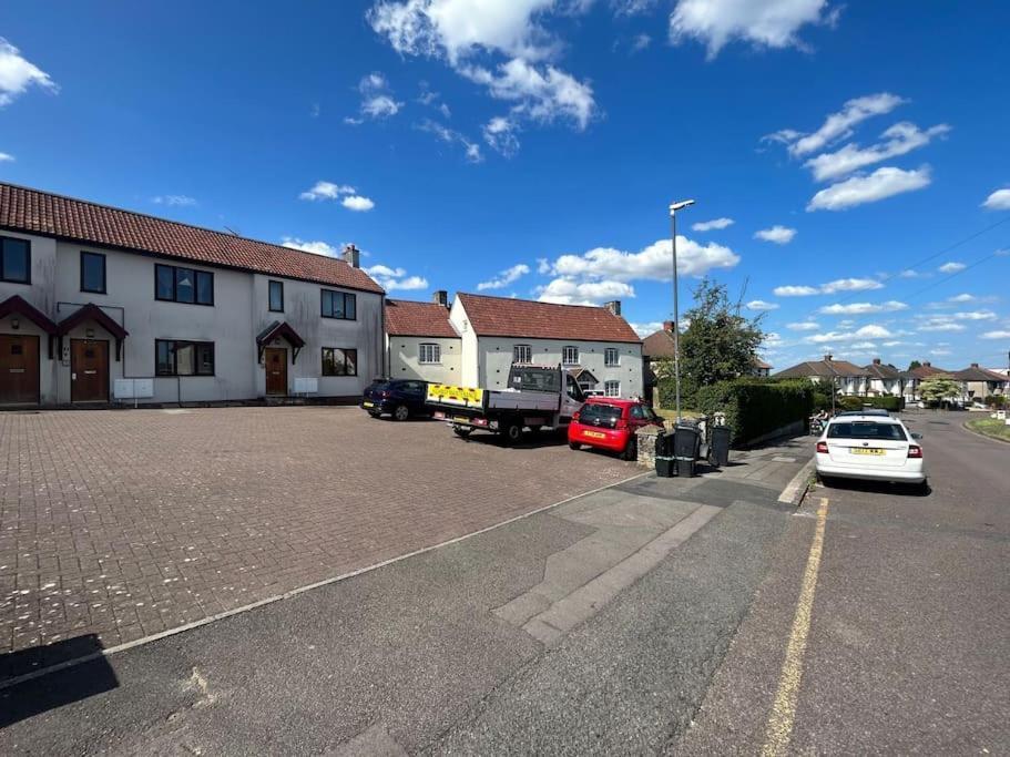 Apartment 1 Bed Flat, Free Parking, 5 Min Walk To Airbus *