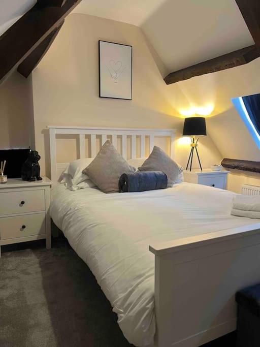 Apartment 1 Bed Flat, Free Parking, 5 Min Walk To Airbus