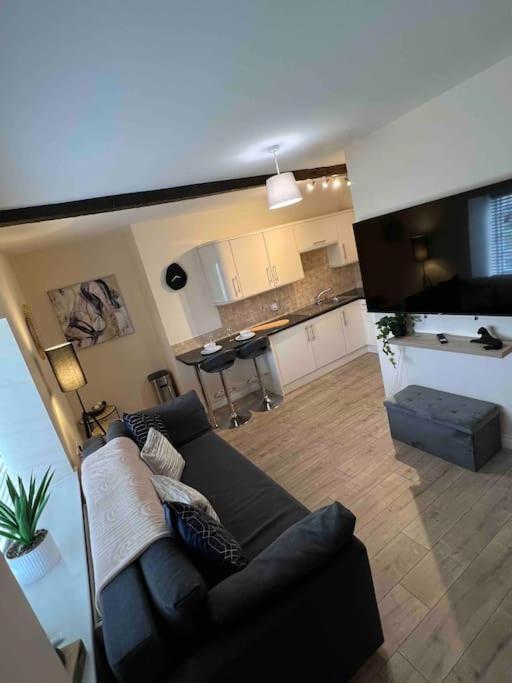 1 Bed Flat, Free Parking, 5 Min Walk To Airbus Bristol