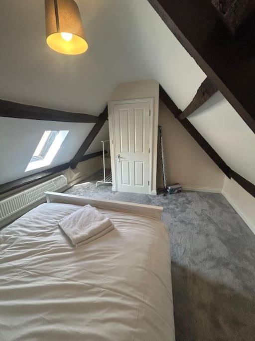 Apartment 1 Bed Flat, Free Parking, 5 Min Walk To Airbus *