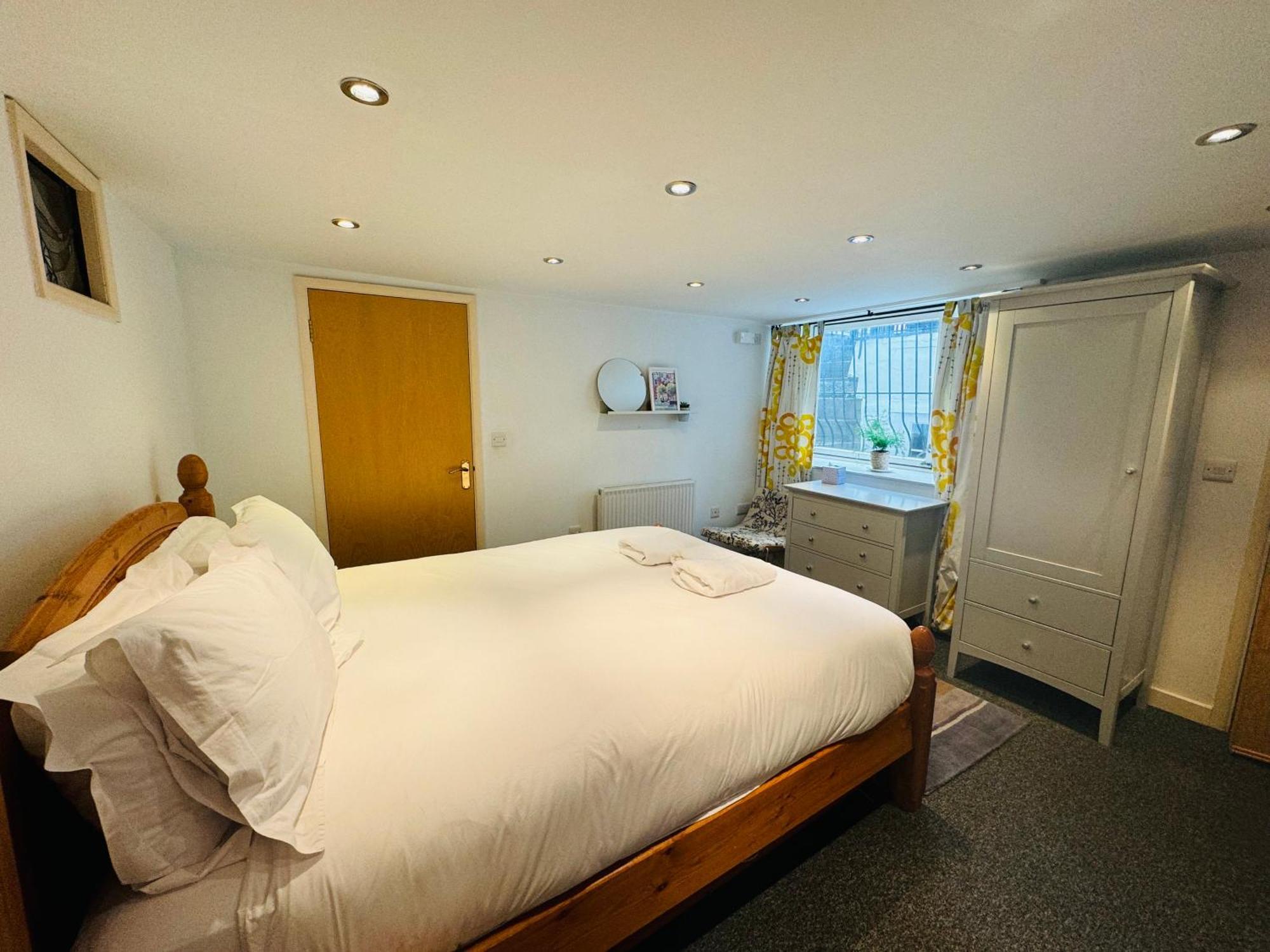 Near Harbourside & Centre Apartment Bristol
