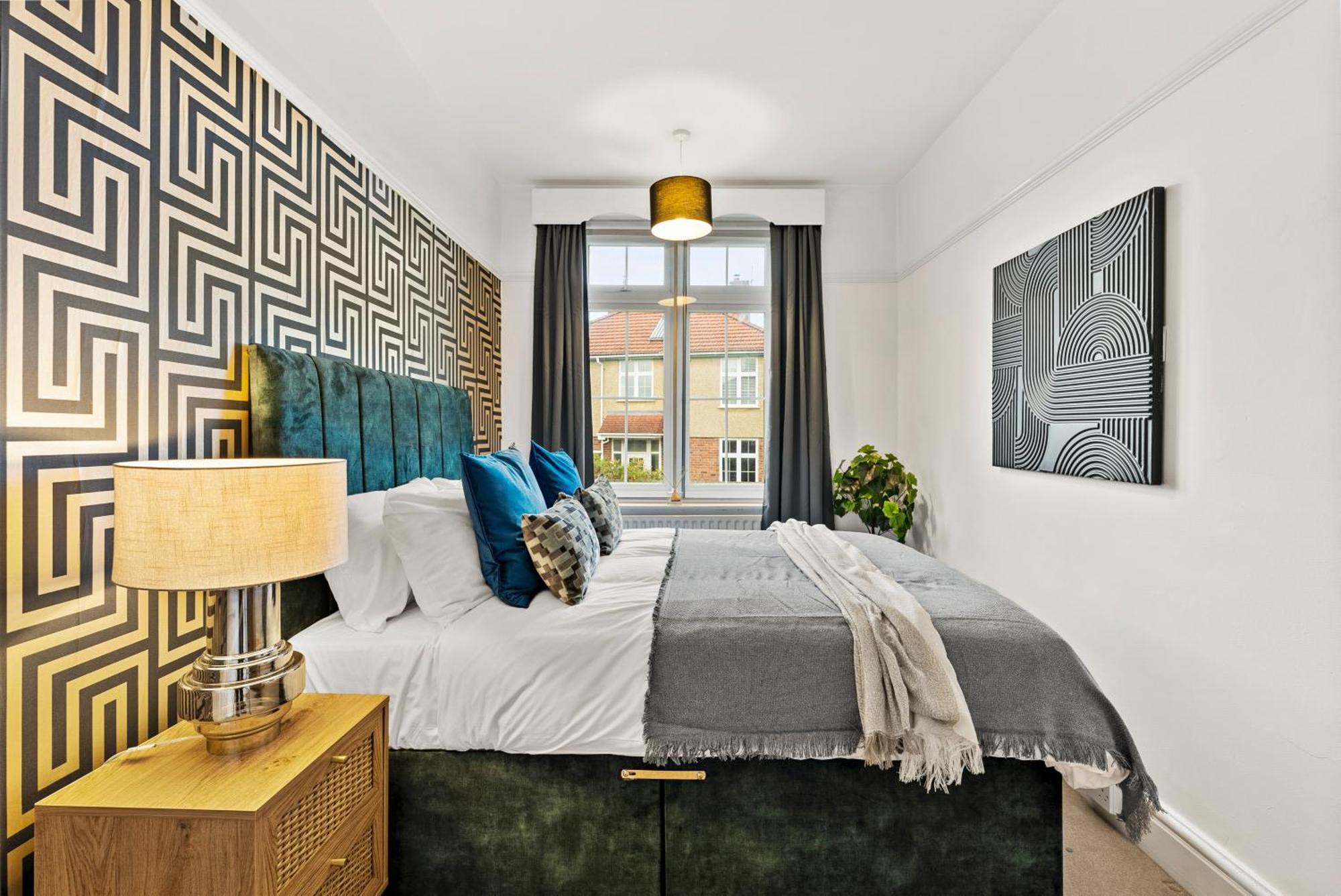 Stunning 4-bed - Garden - Sleeps 14 * Bristol
