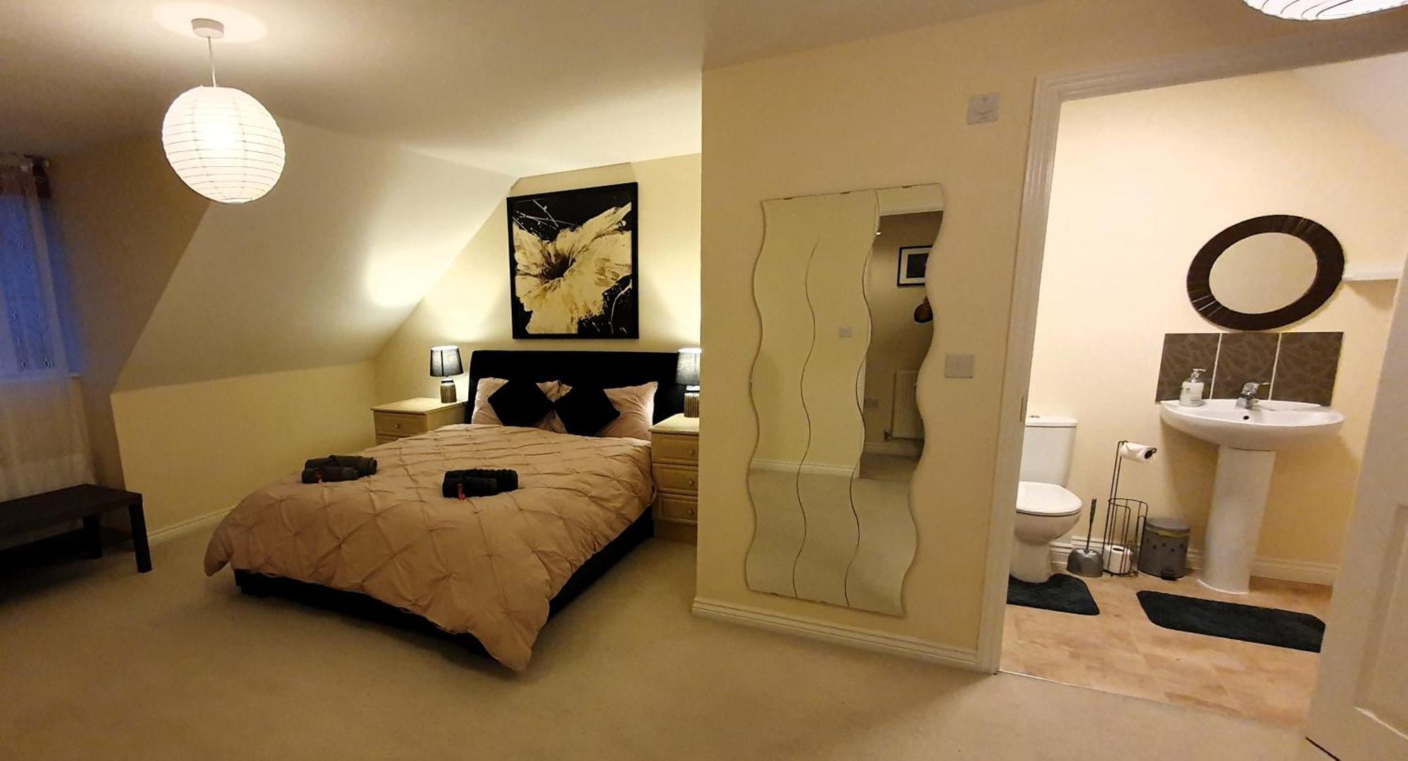 Entire In Cheswick Village Homestay *