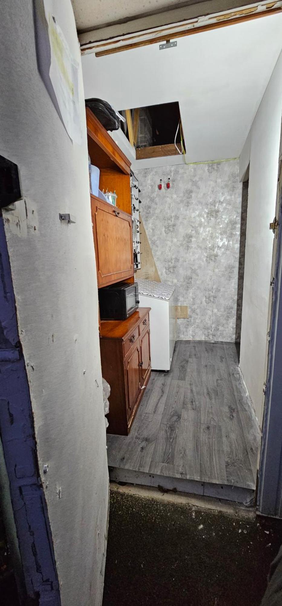 Guest house Double Bedroom In Converted Garage-no Shower,bath Facility *
