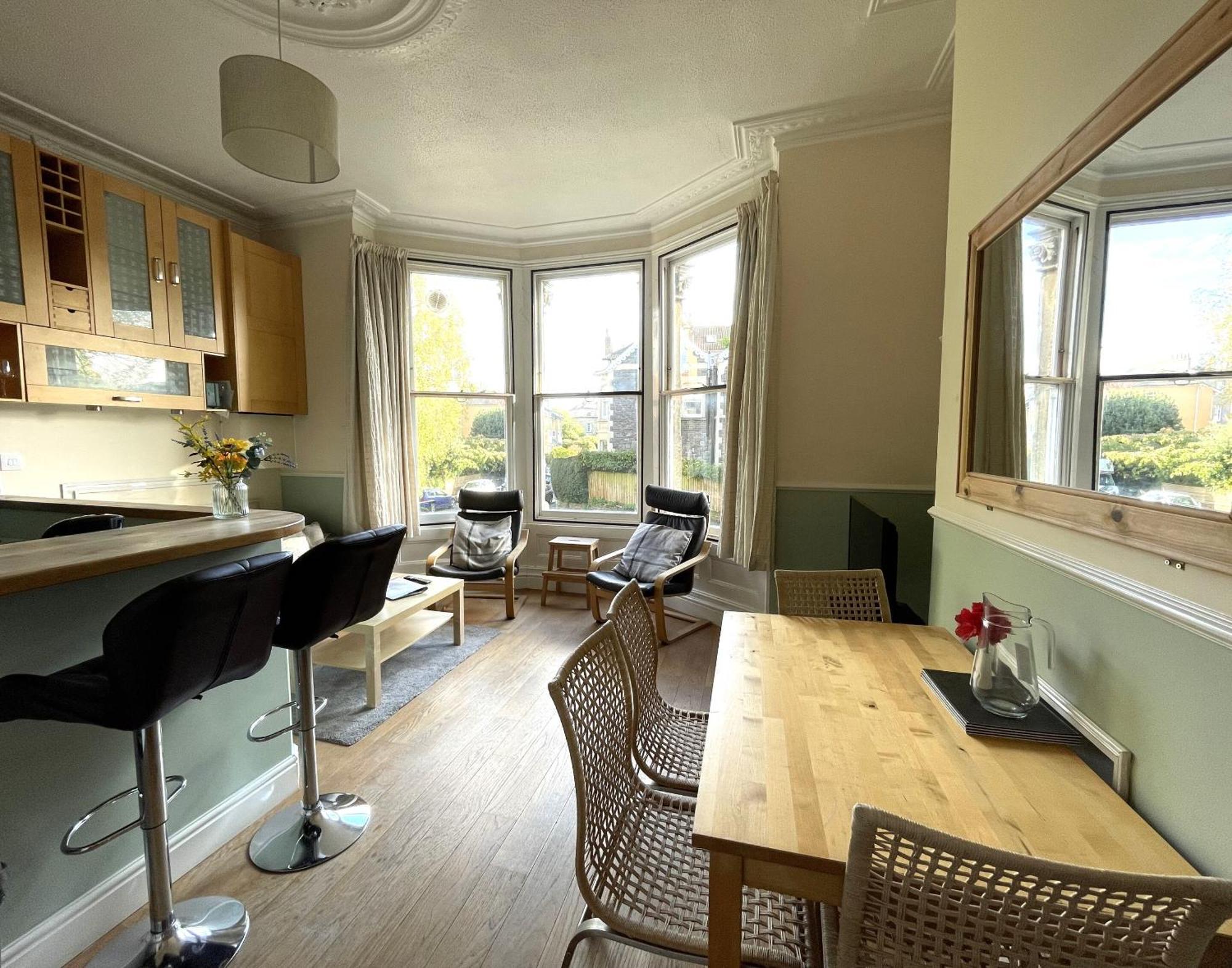 Lovely Victorian In Clifton Village Apartment Bristol