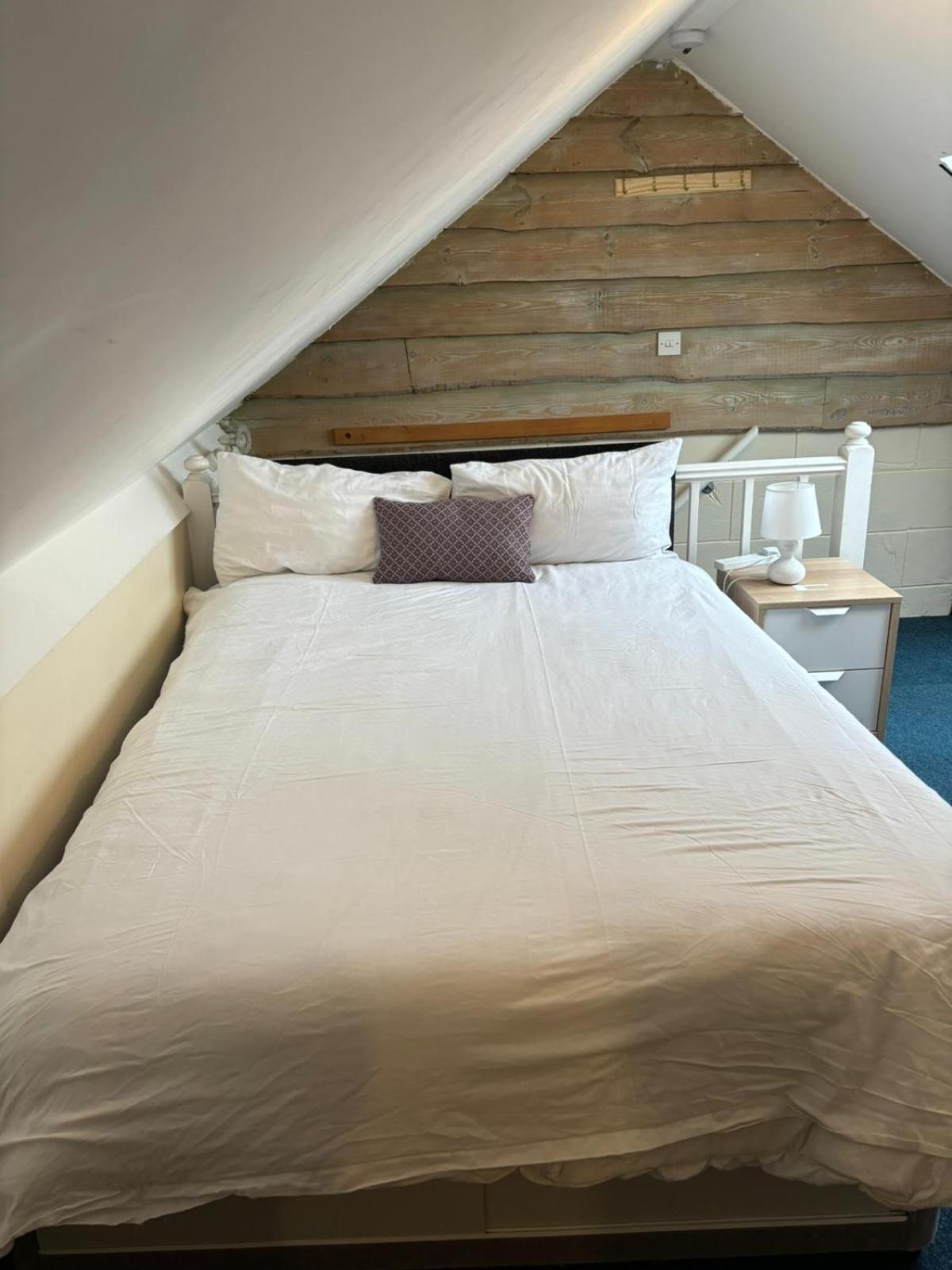 Shared House In Chakeshill Drive Bristol