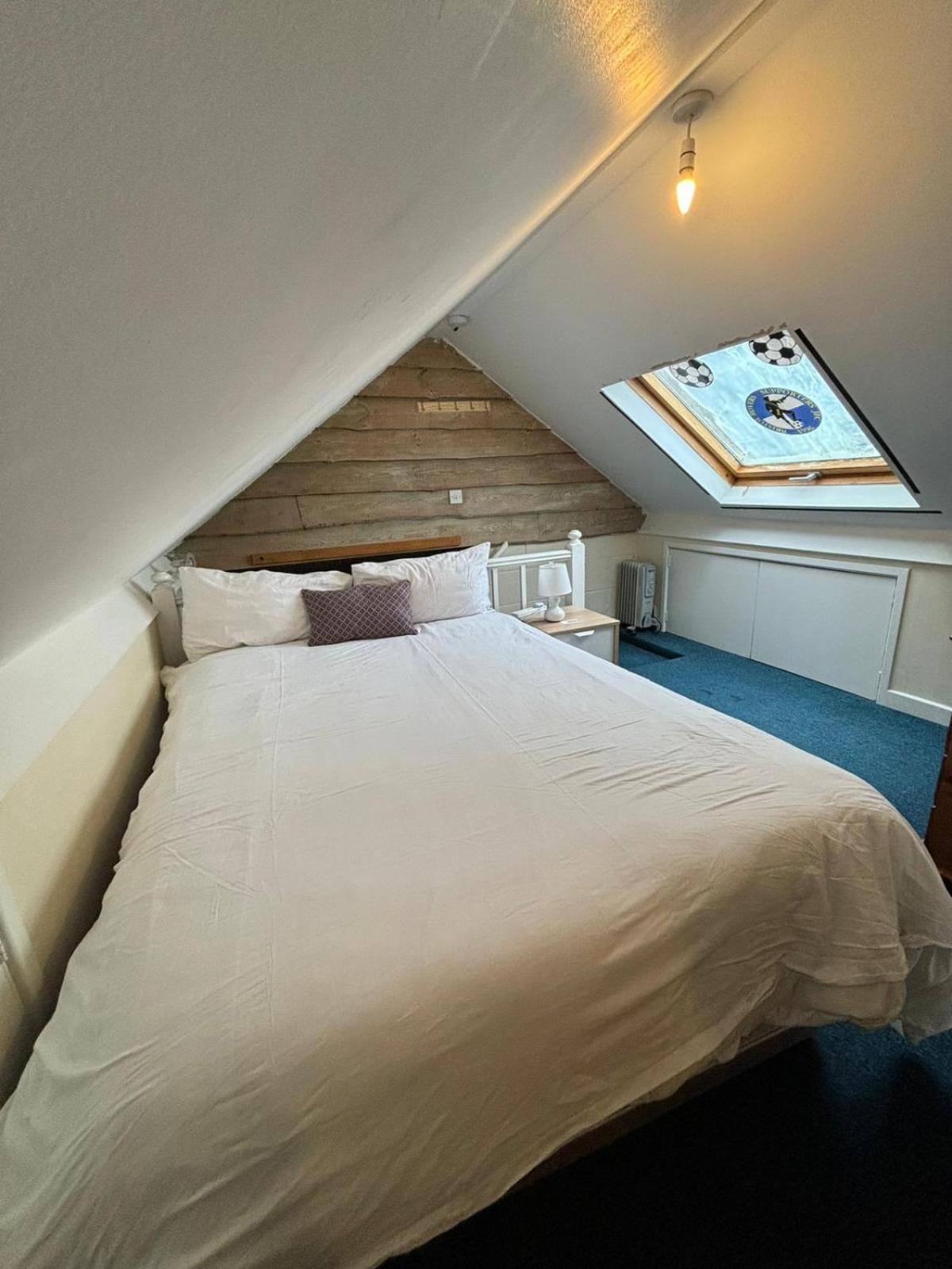 Guest house Shared House In Chakeshill Drive Bristol