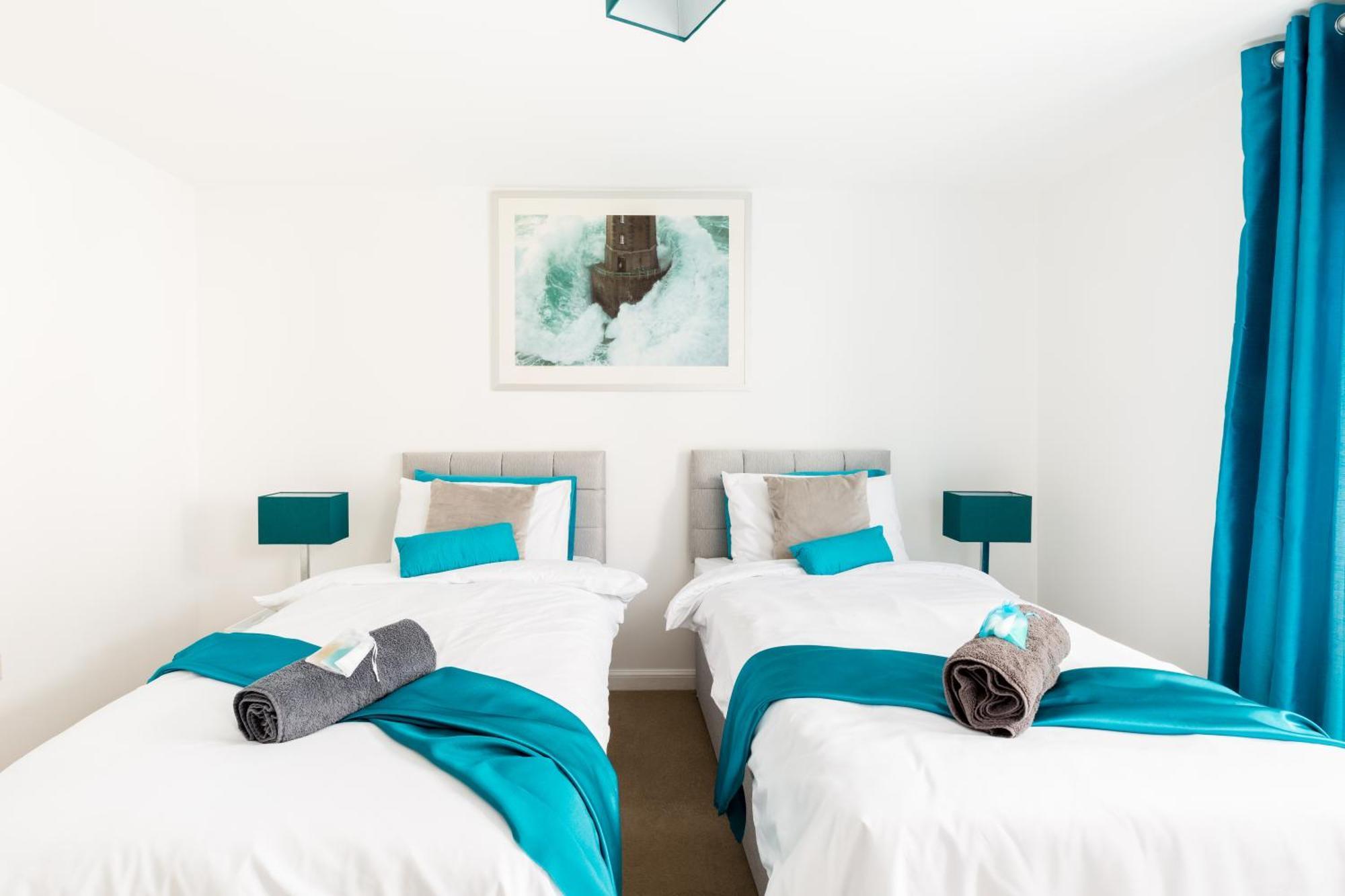 Spacious Group House For Medical Staff, Contractors & Families - Ensuites, Parking & Netflix By Dreamypads