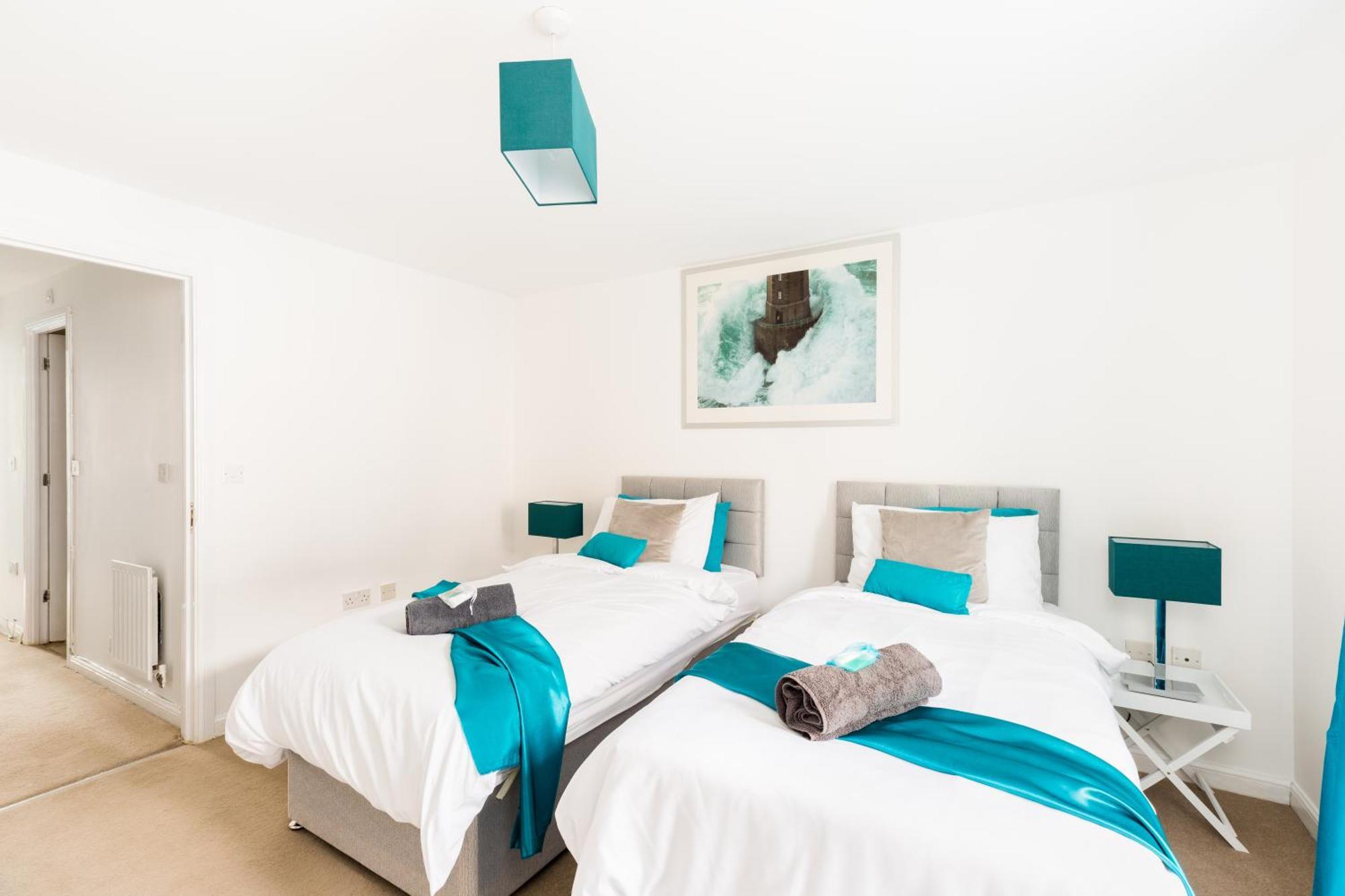 Spacious Group House For Medical Staff, Contractors & Families - Ensuites, Parking & Netflix By Dreamypads Holiday home Bristol