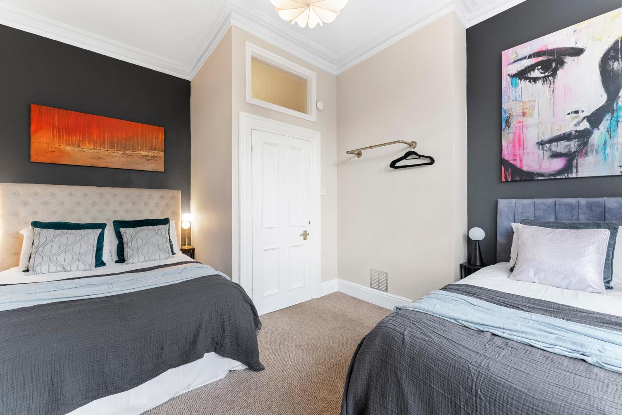 Apartment Boutique Flat - Parking - Sleeps 9 *