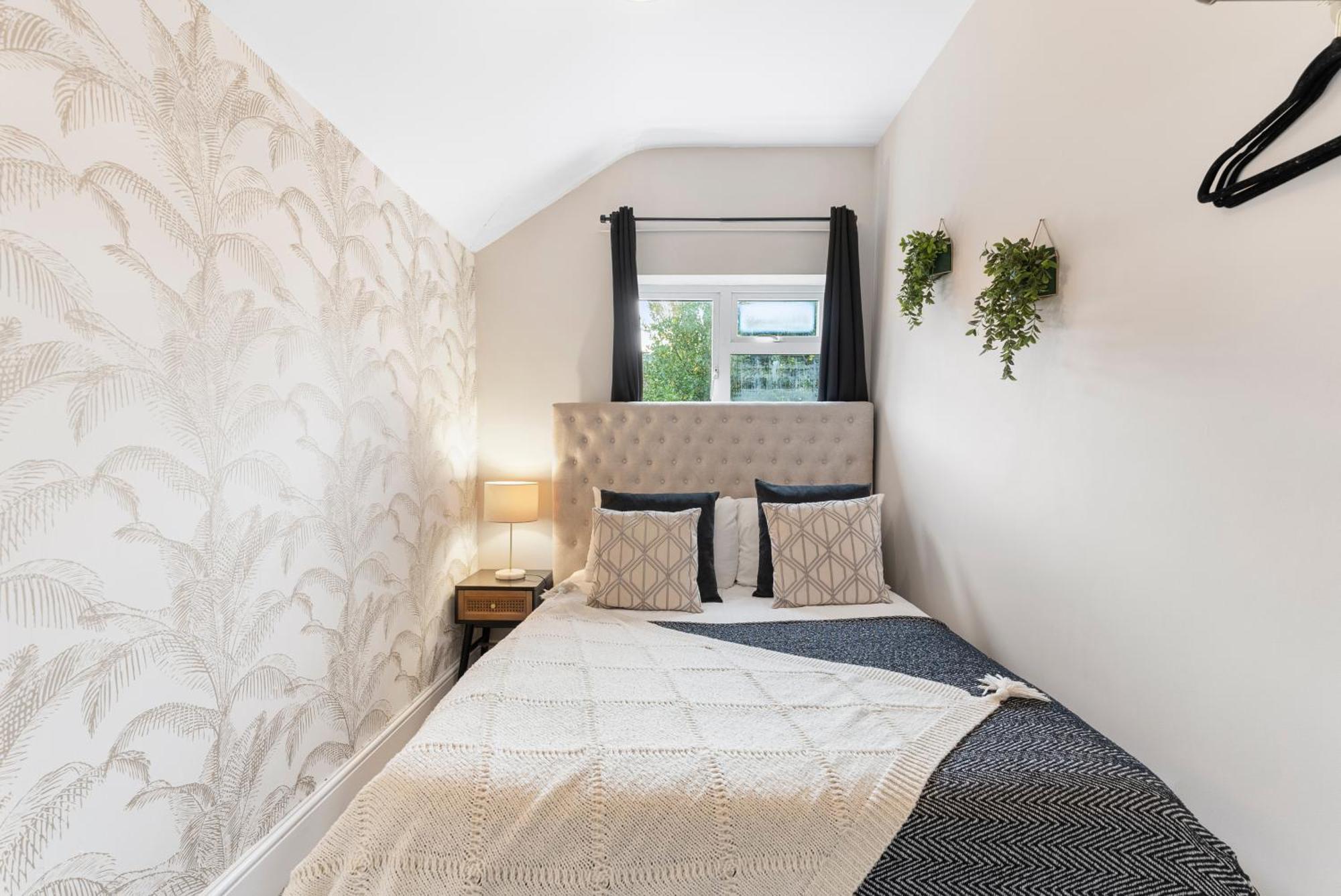 Boutique Flat - Parking - Sleeps 9 * Bristol