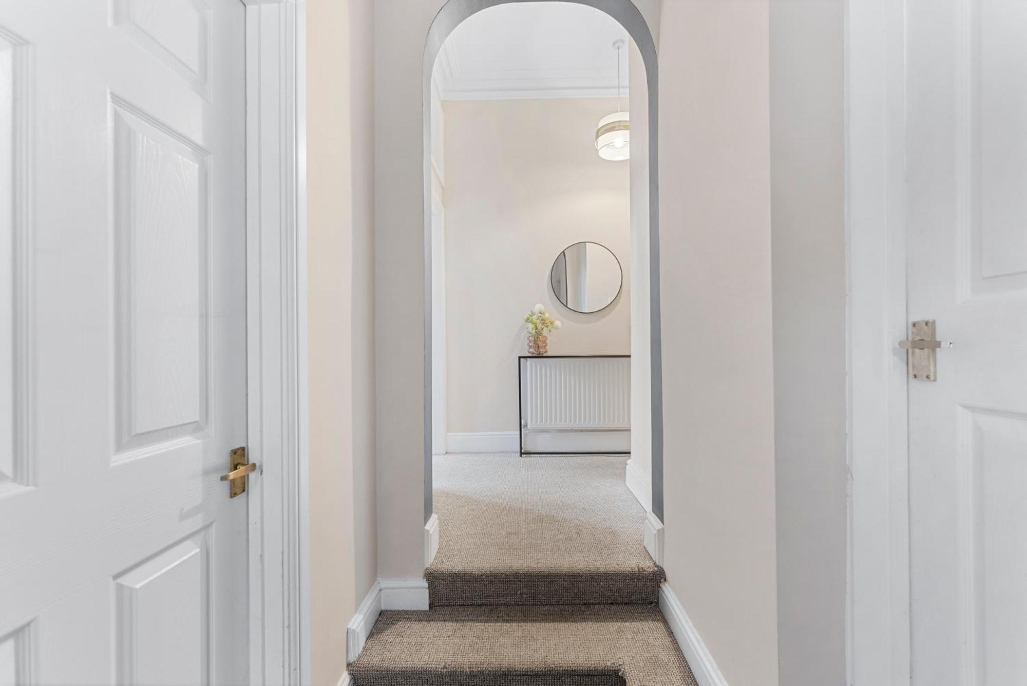 Apartment Boutique Flat - Parking - Sleeps 9