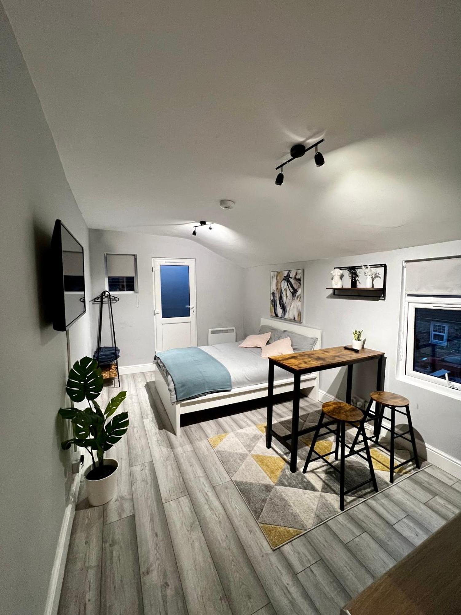 Dvm Escape Flat 2 Apartment