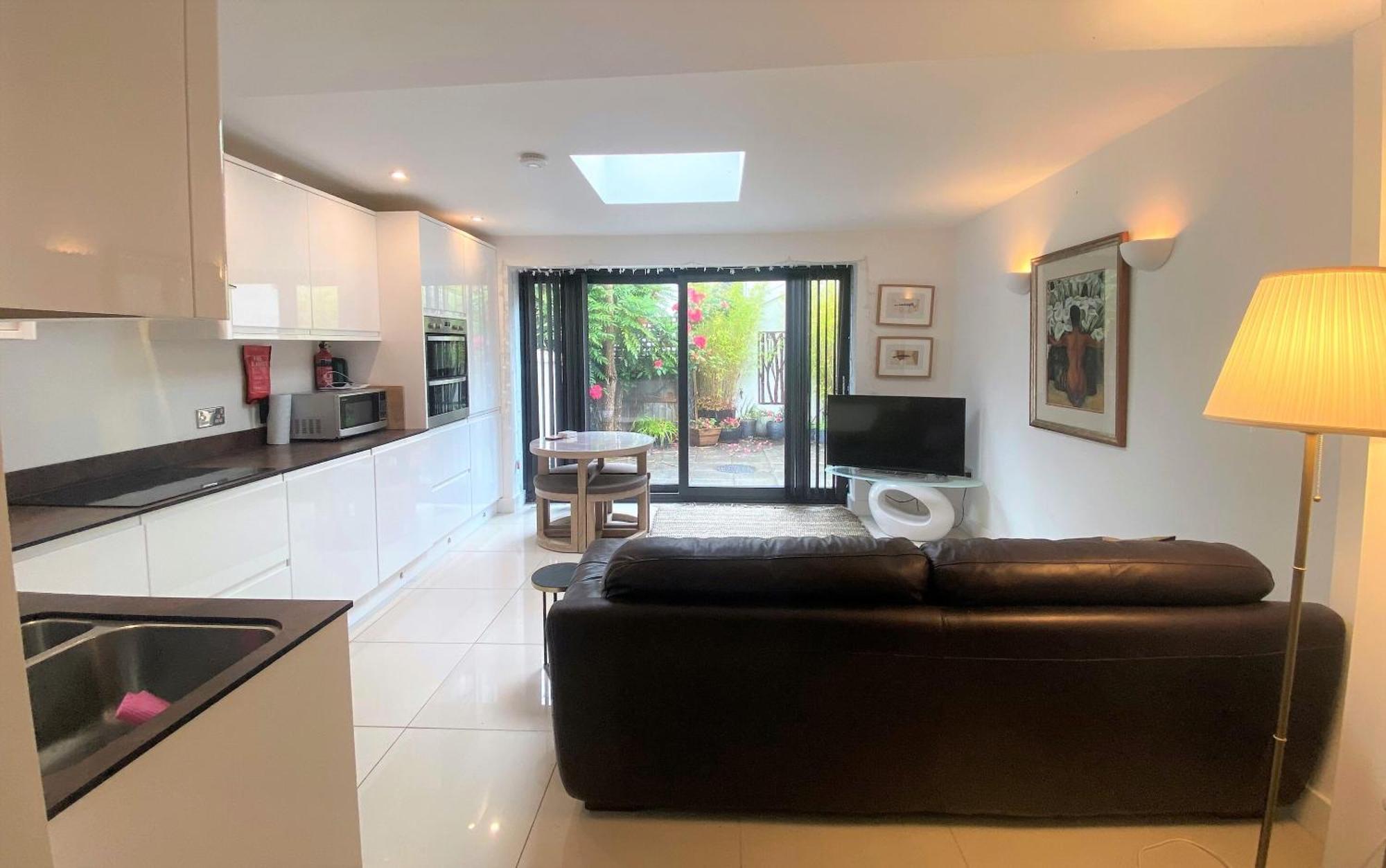 Contemporary Eco-home Near Harbourside *