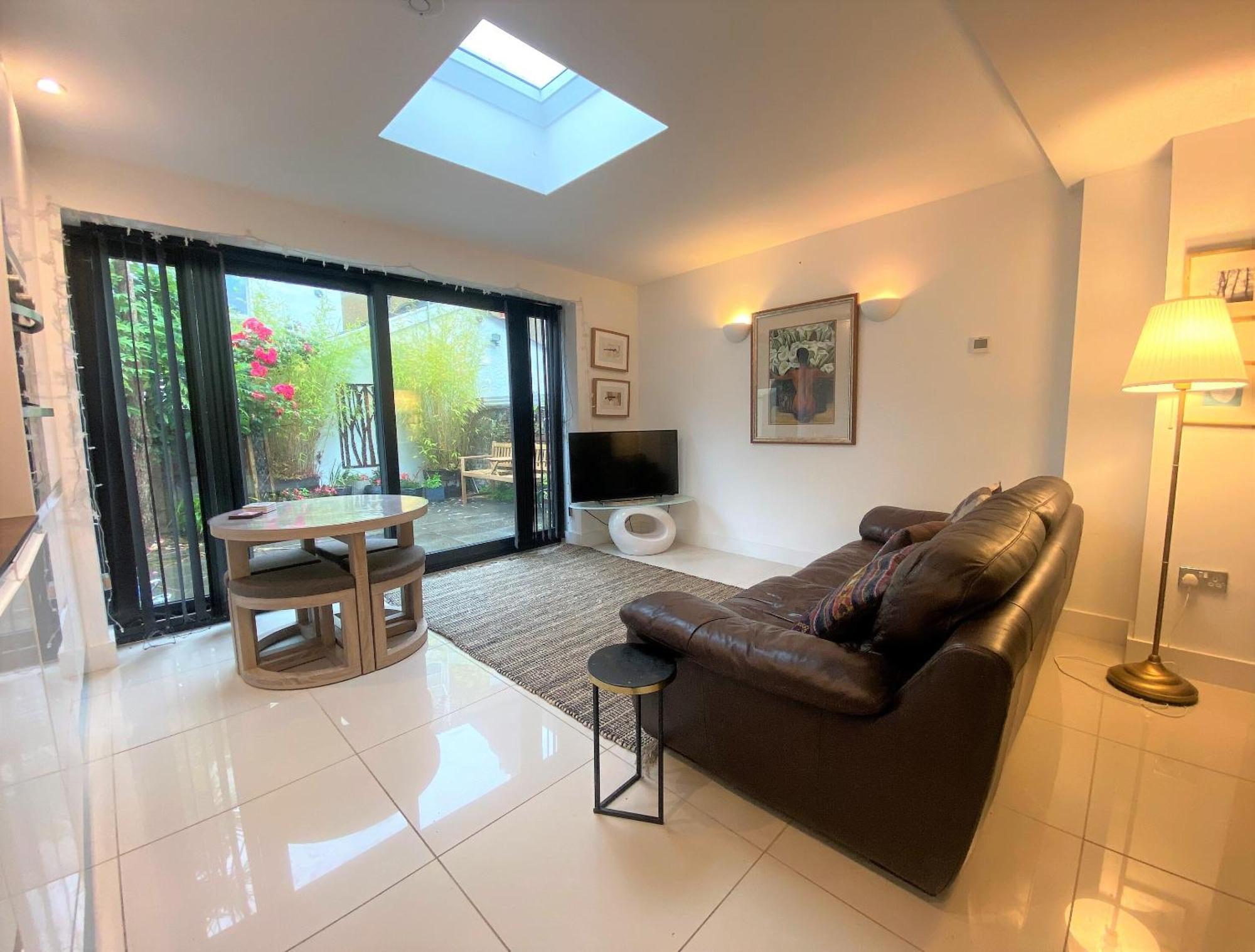 Contemporary Eco-home Near Harbourside