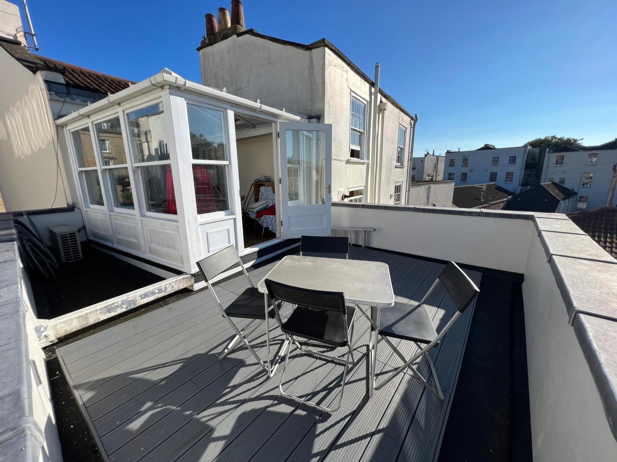 3 Bed Penthouse Flat With Conservatory & Roof Terrace - Views Bristol