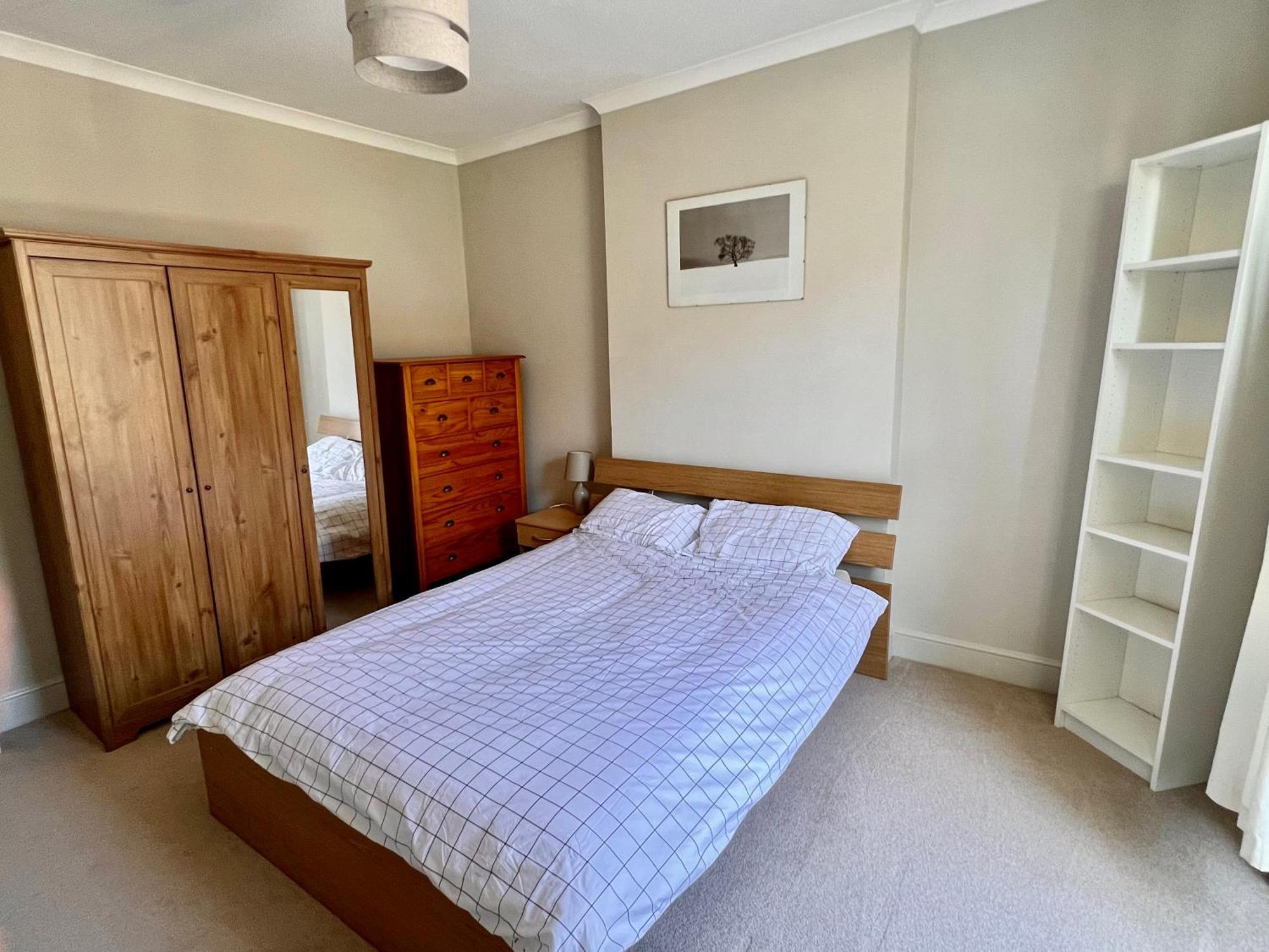 3 Bed Penthouse Flat With Conservatory & Roof Terrace - Views Apartment