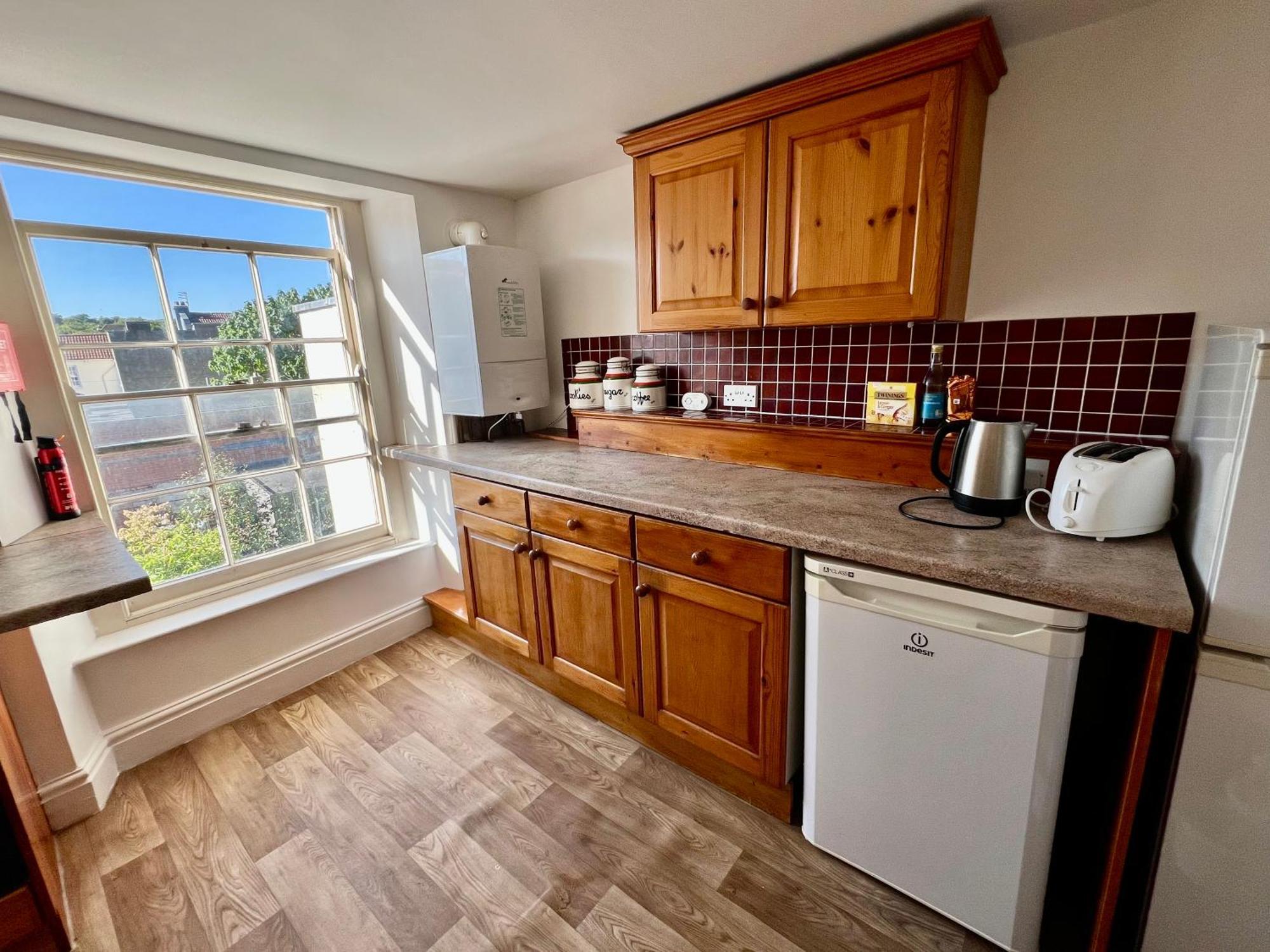 Apartment 3 Bed Penthouse Flat With Conservatory & Roof Terrace - Views