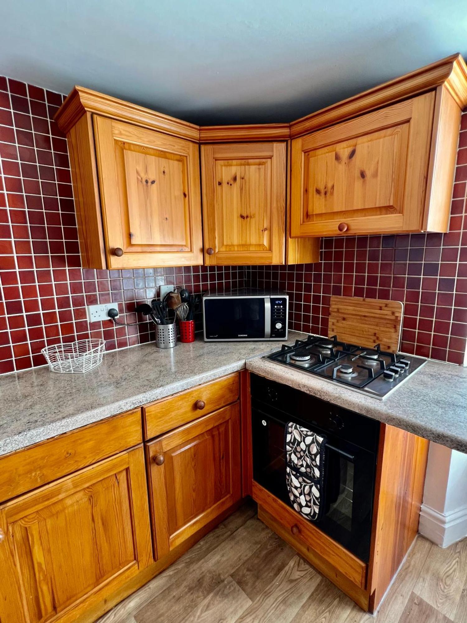 Apartment 3 Bed Penthouse Flat With Conservatory & Roof Terrace - Views *