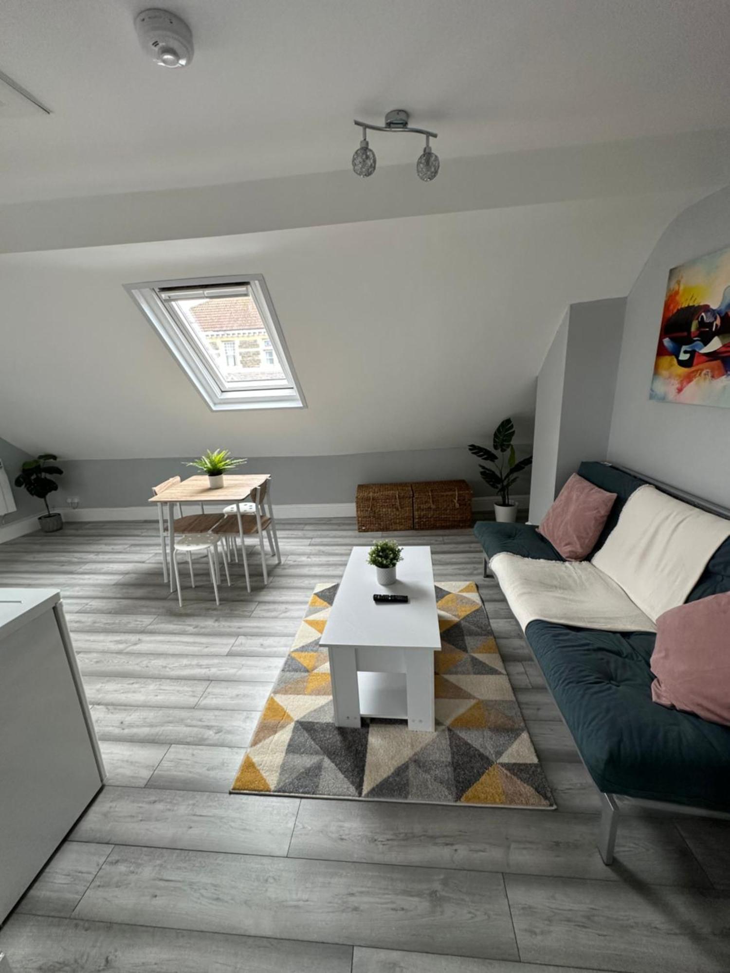 Dvm Escape Flat 3 Apartment