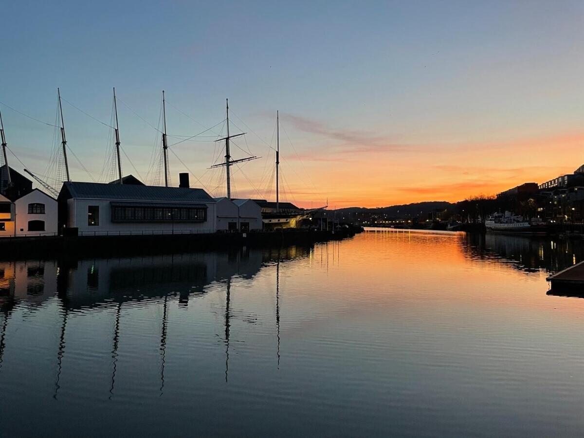 Harbourside Hideaway - Superb Flat With Terrace *