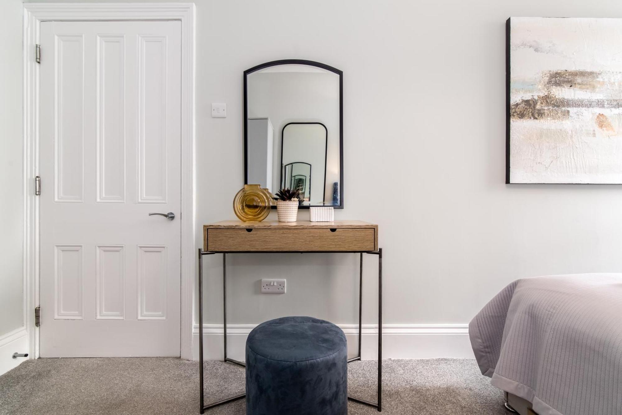 60 Queens Road *