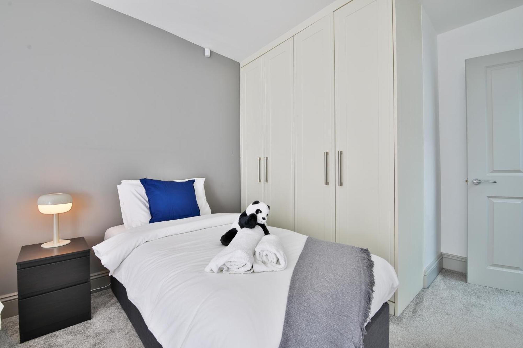 Modern 2 Bed Central City Flat With Free Parking * Bristol