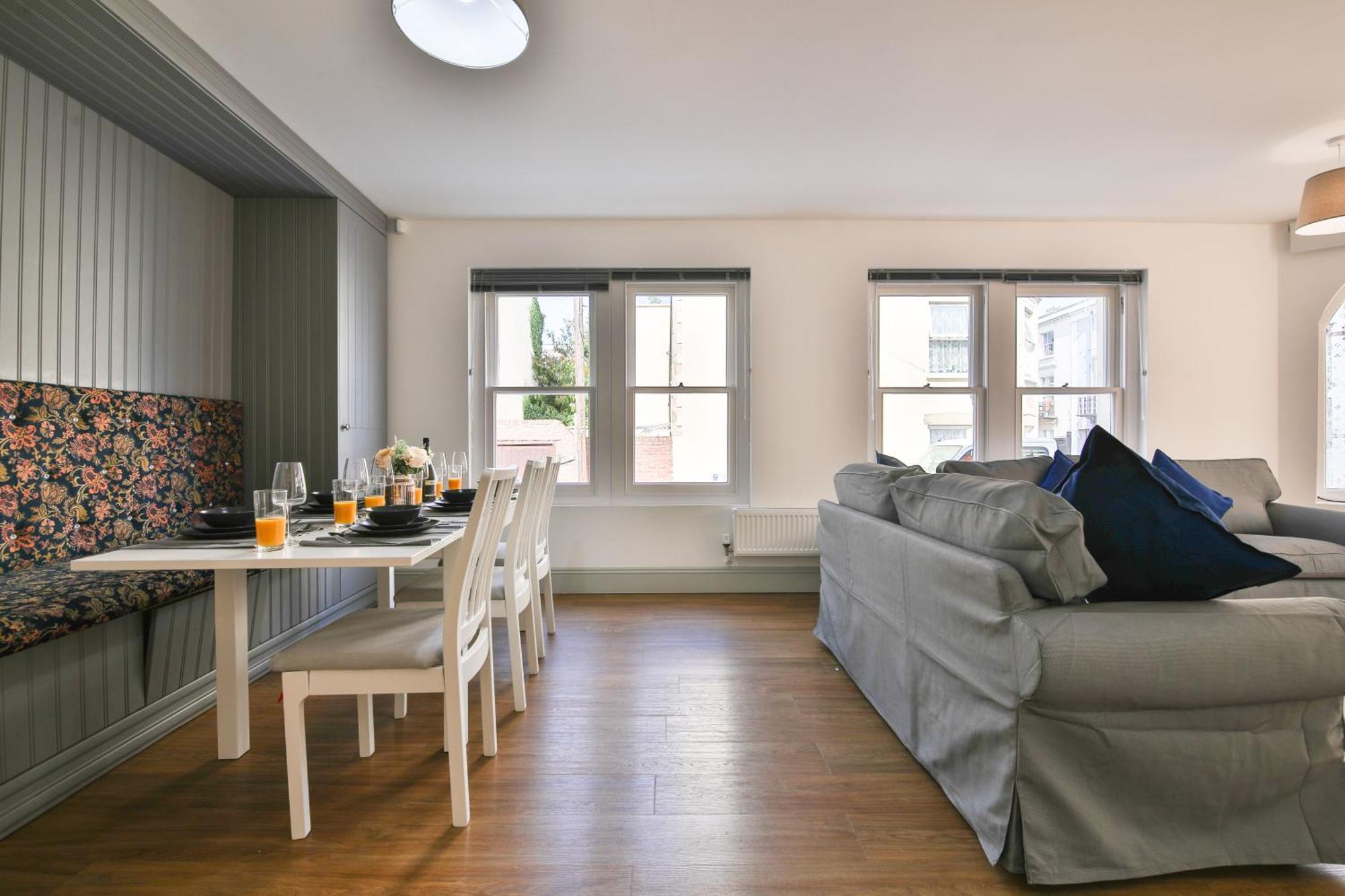 Apartment Modern 2 Bed Central City Flat With Free Parking *
