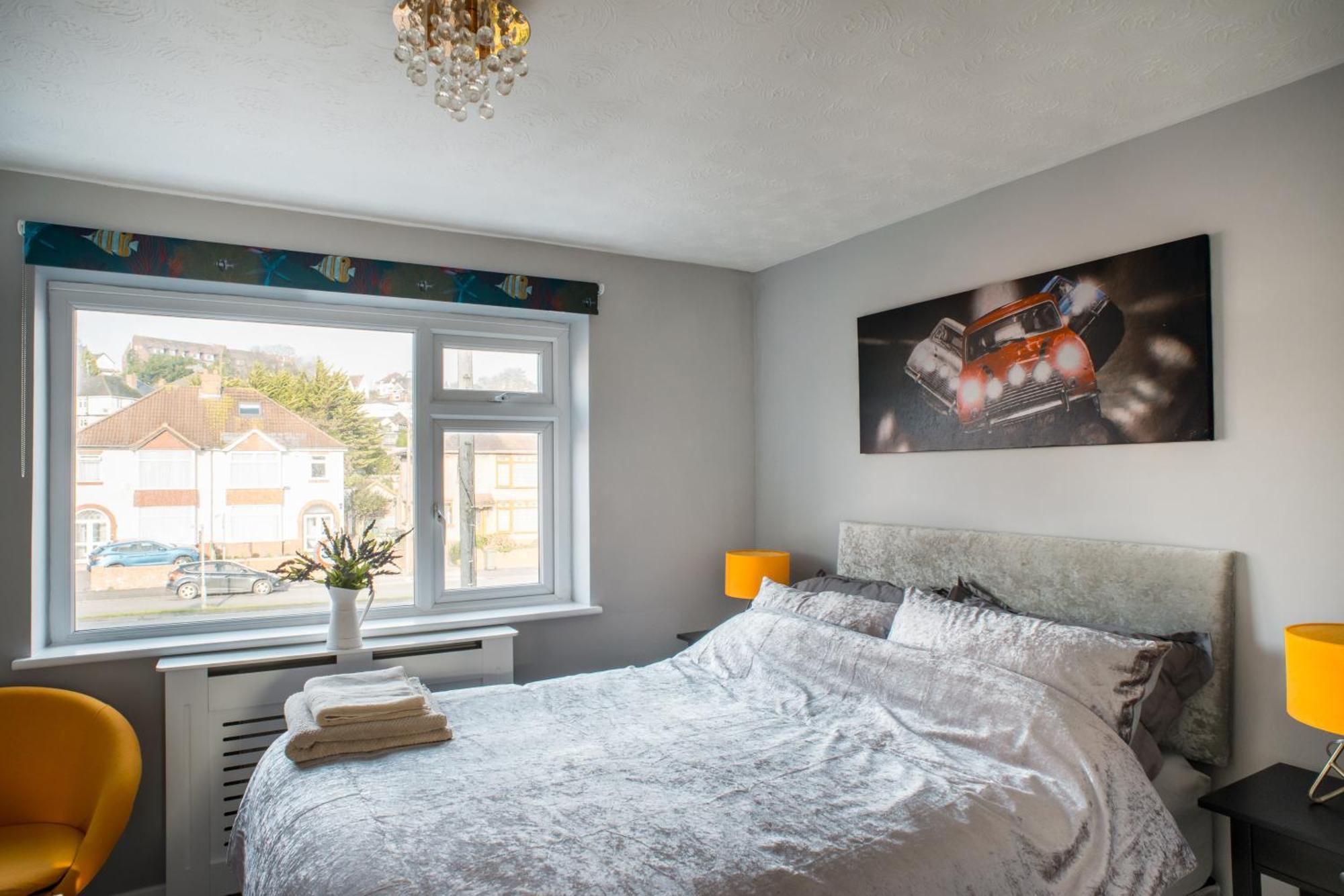 No10 - 2 Bedroom House With Private Garden And Parking * Bristol