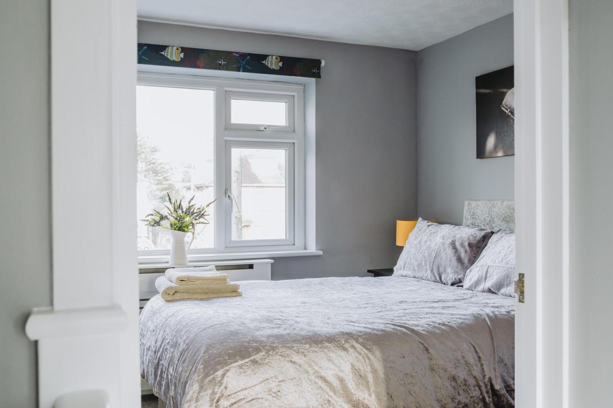 No10 - 2 Bedroom House With Private Garden And Parking Apartment