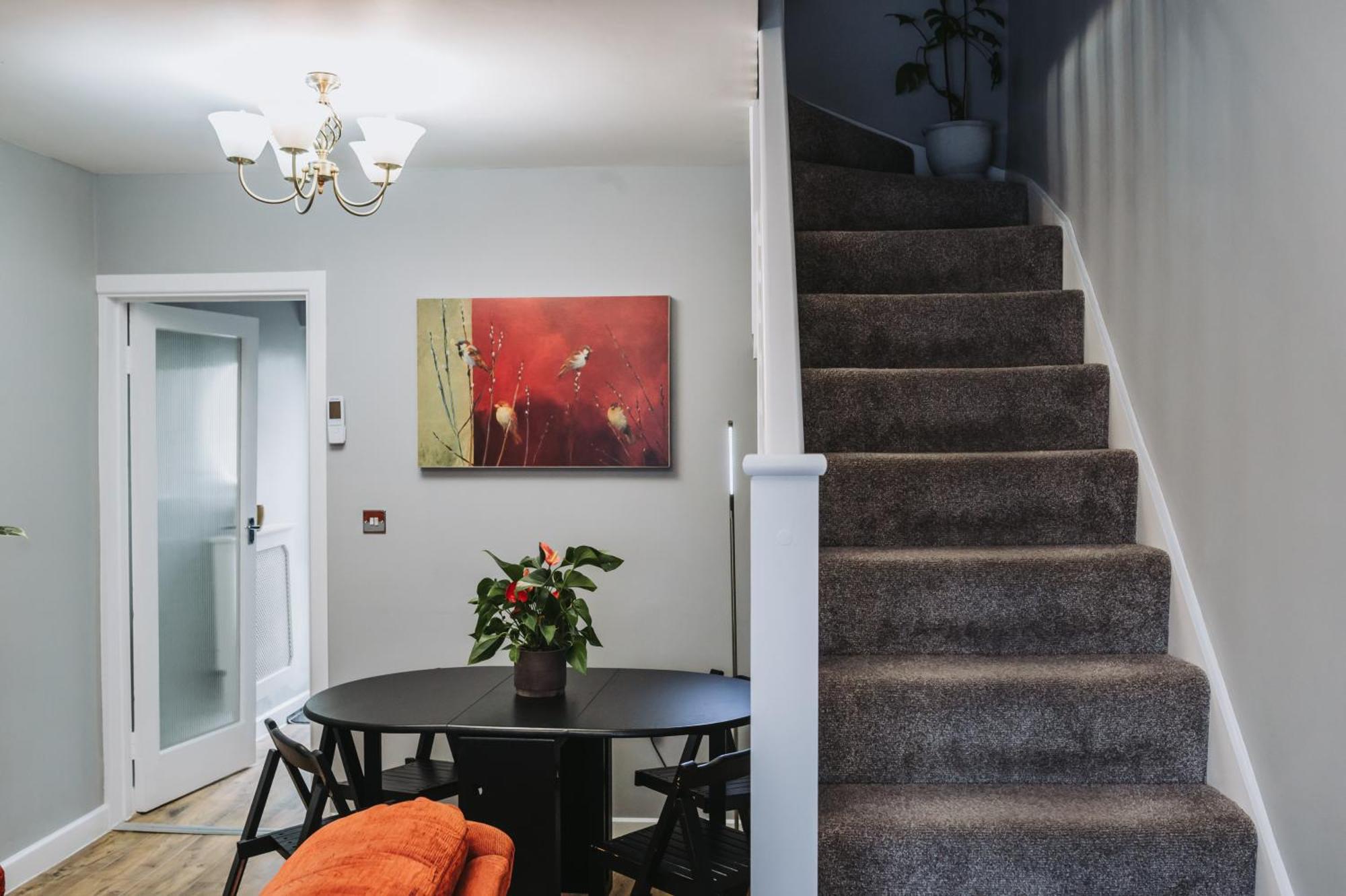 No10 - 2 Bedroom House With Private Garden And Parking Apartment *
