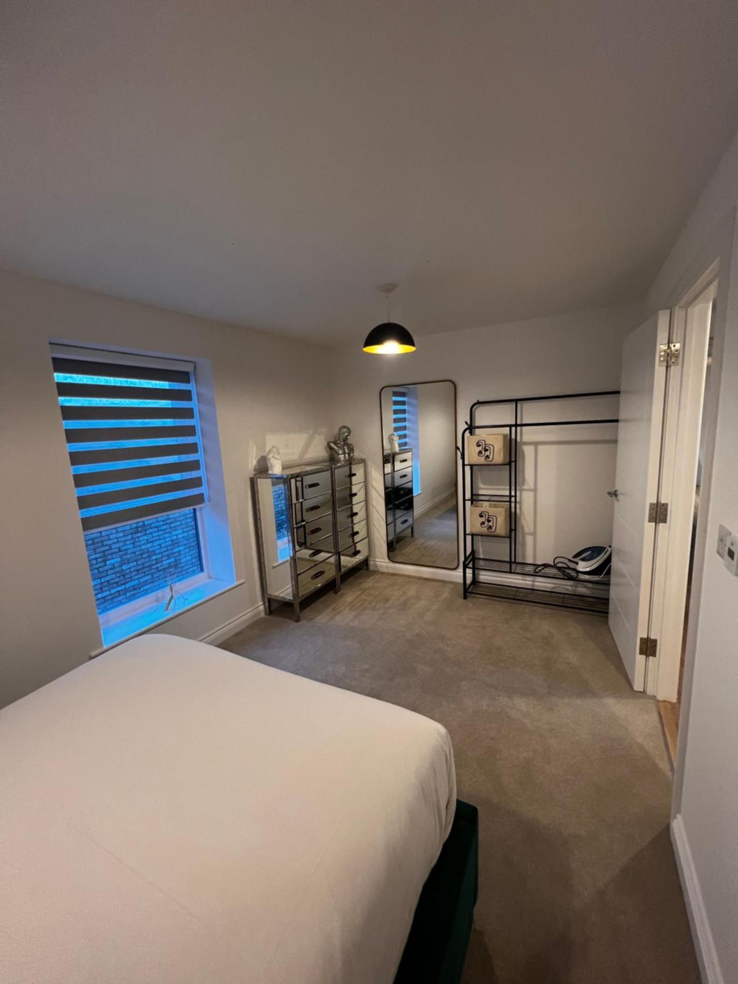 Modern And Spacious Two Bedroom Near City Centre Bristol