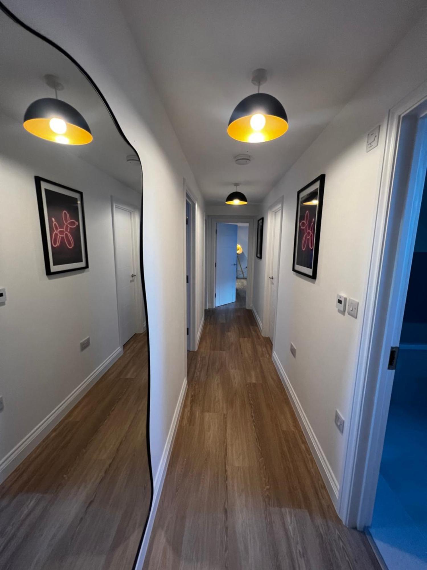 Modern And Spacious Two Bedroom Near City Centre