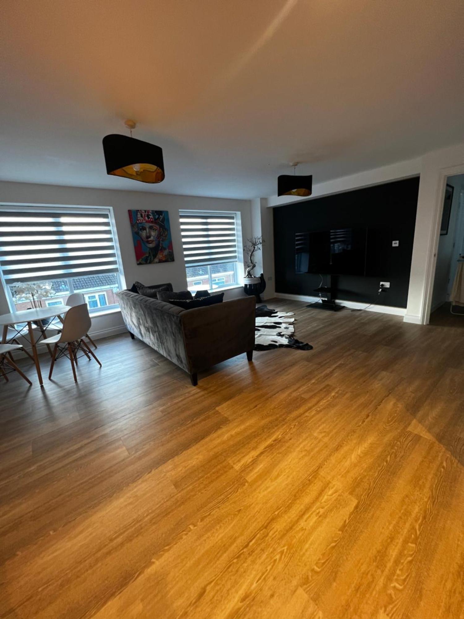 Modern And Spacious Two Bedroom Near City Centre * Bristol