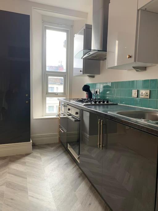 2 Bed Flat. Free Parking Bristol