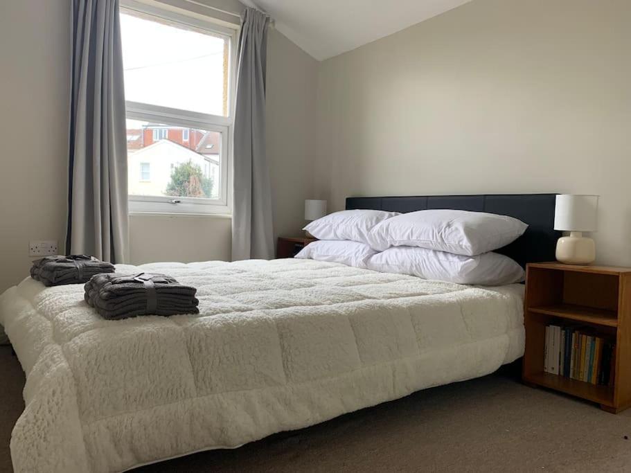 2 Bed Flat. Free Parking *