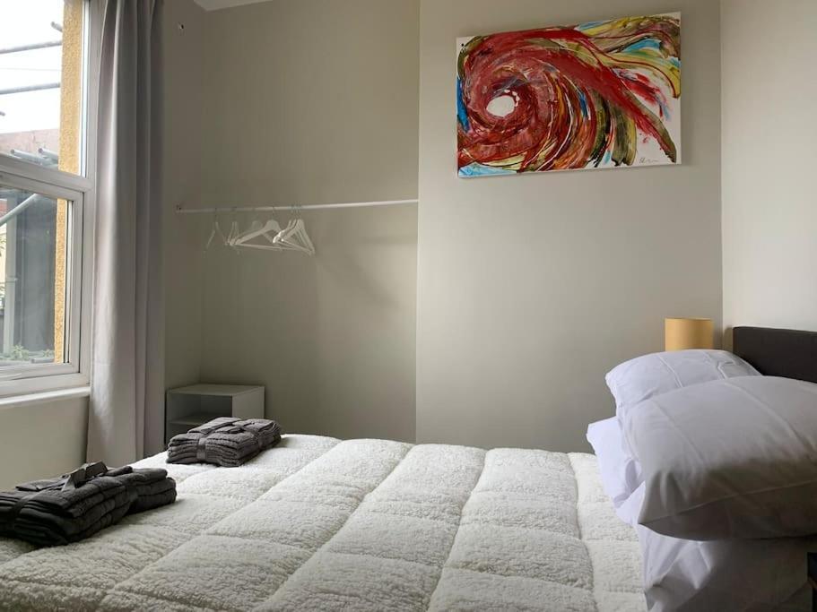 2 Bed Flat. Free Parking Apartment