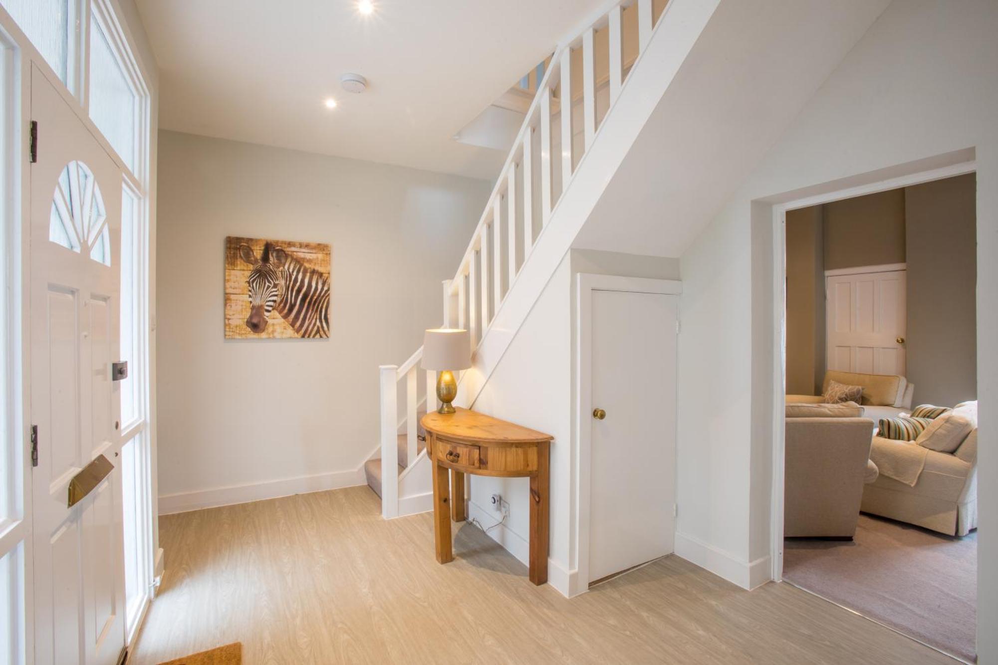 Peaceful Woodland Retreat Near Clifton, Holiday home