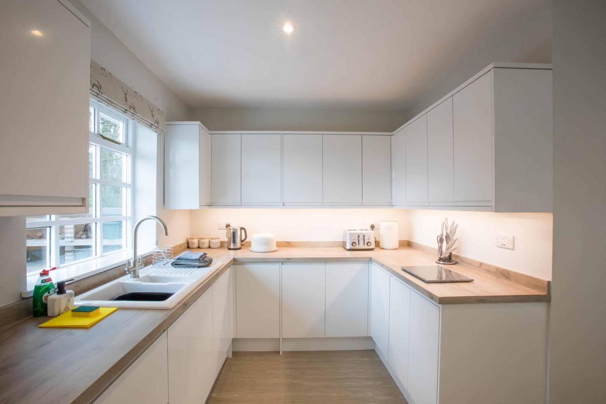 Peaceful Woodland Retreat Near Clifton, Holiday home