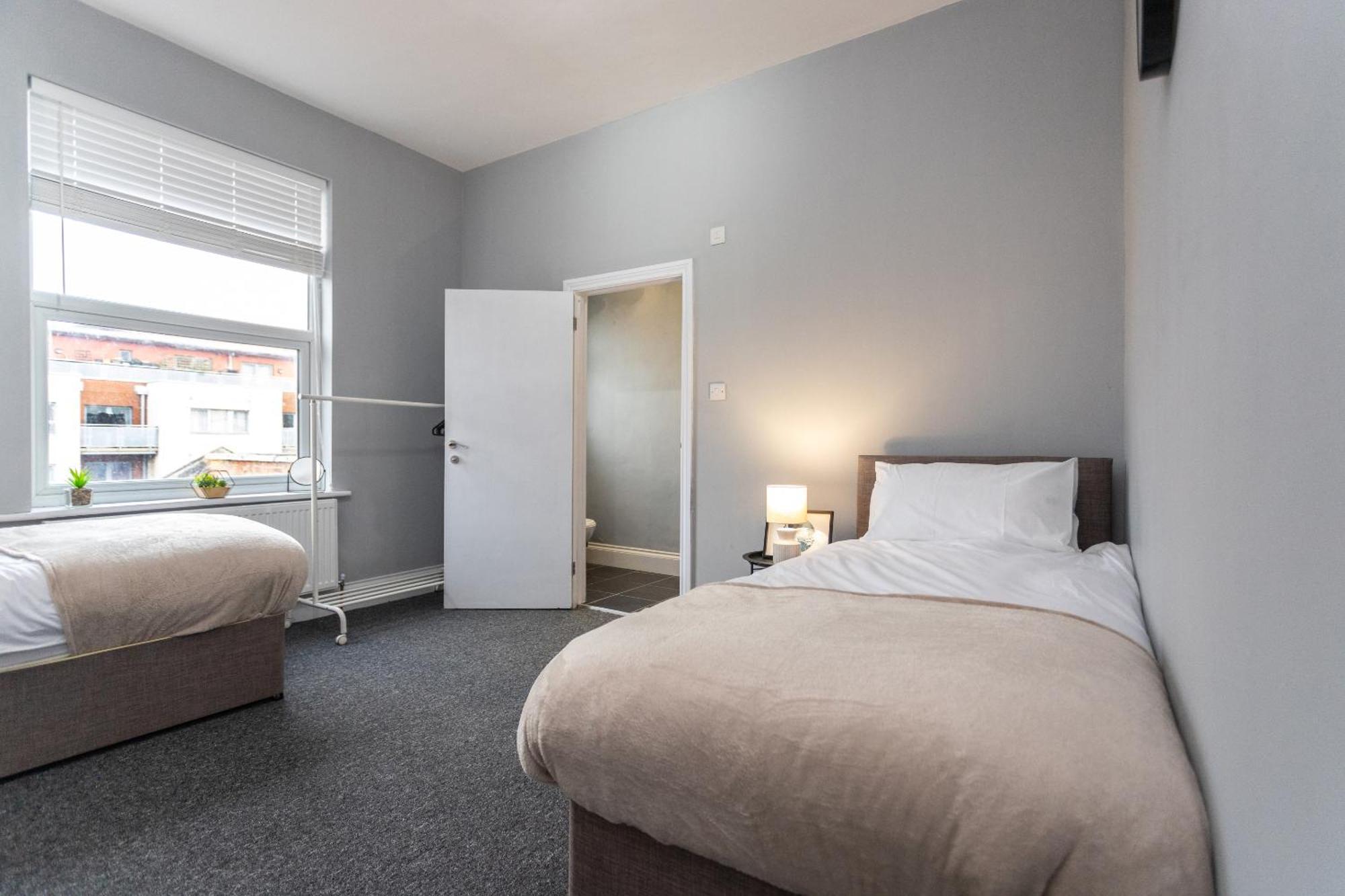 October Disc - Long - Contractors Apartment Bristol