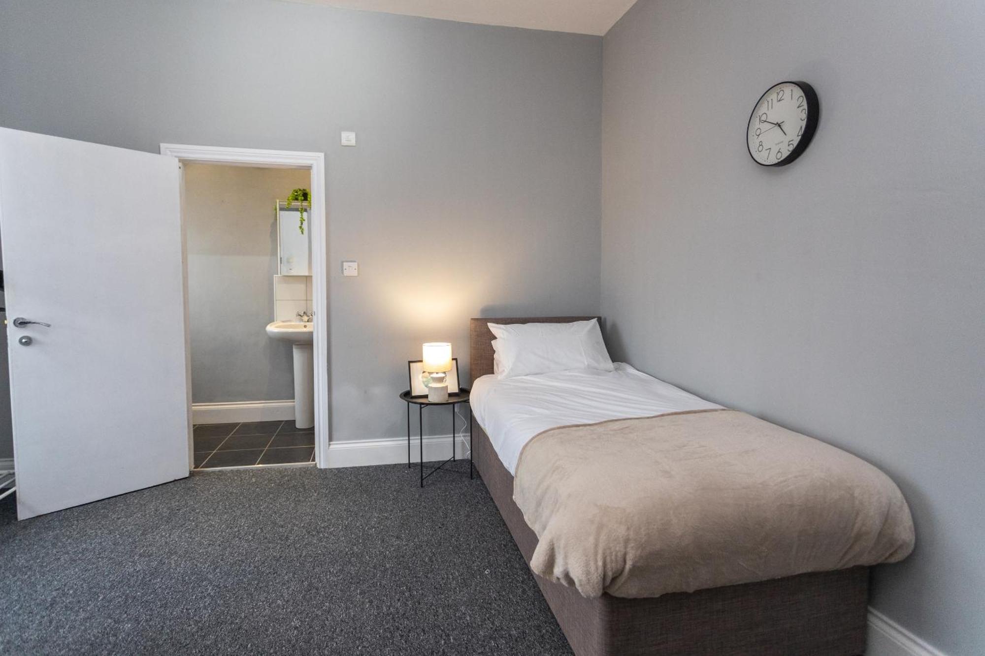 October Disc - Long - Contractors Apartment Bristol