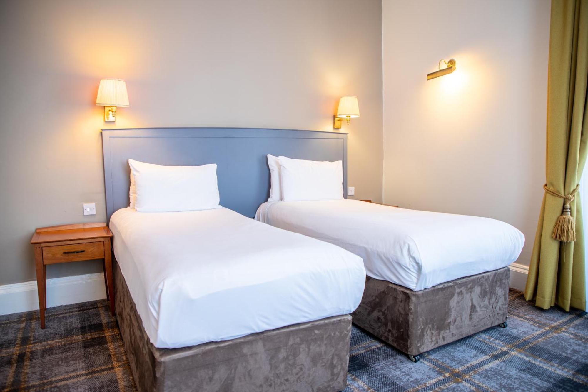 Arnos Manor Hotel 3*