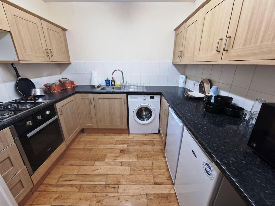 2 Bedroom Flat Close To Centre Apartment