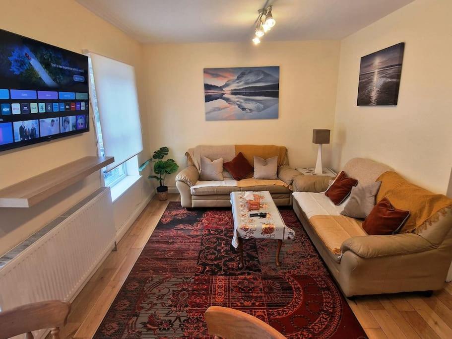 2 Bedroom Flat Close To Centre *