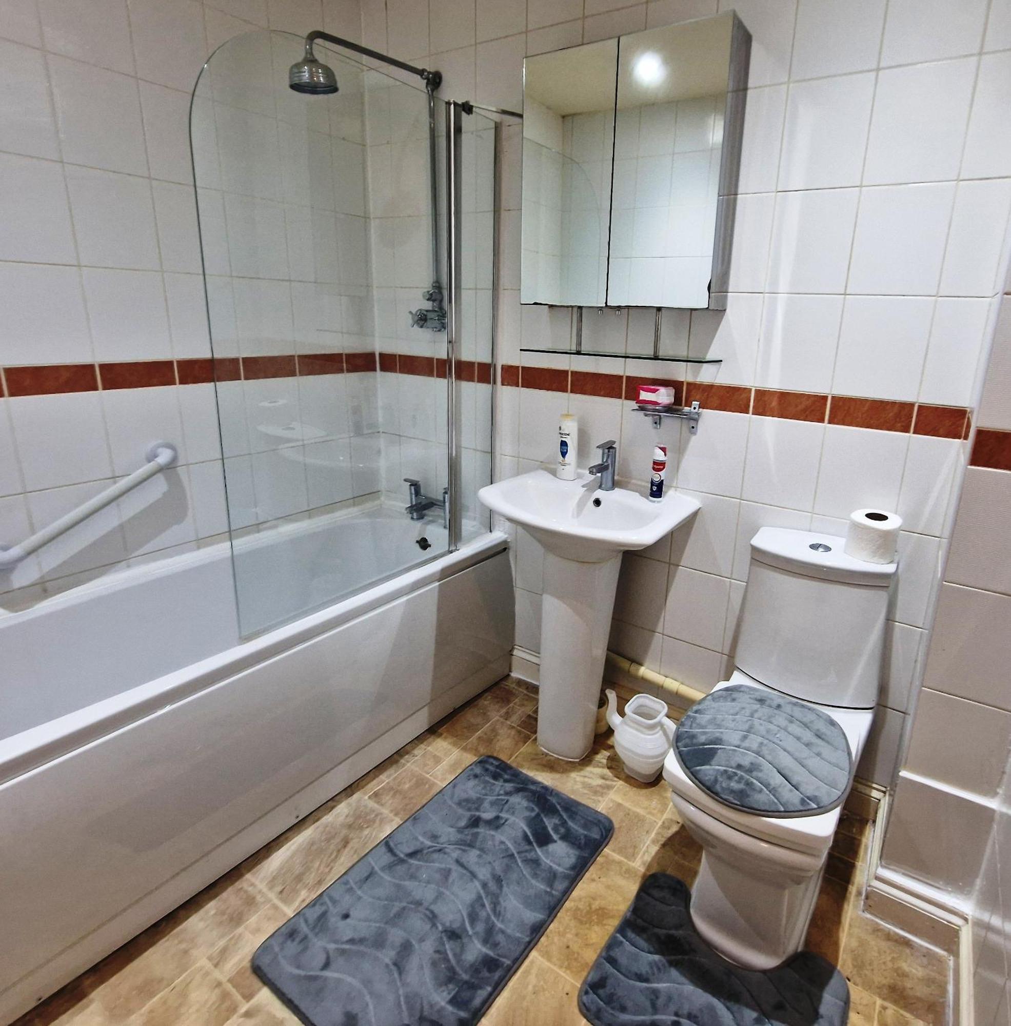 Apartment 2 Bedroom Flat Close To Centre *