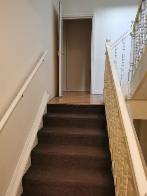 2 Bedroom Flat Close To Centre Apartment *