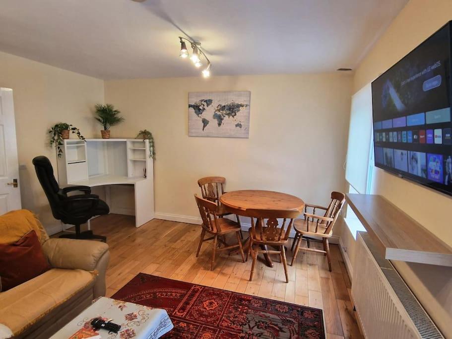 2 Bedroom Flat Close To Centre * Bristol