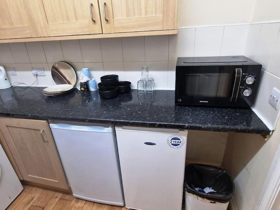 2 Bedroom Flat Close To Centre Apartment *