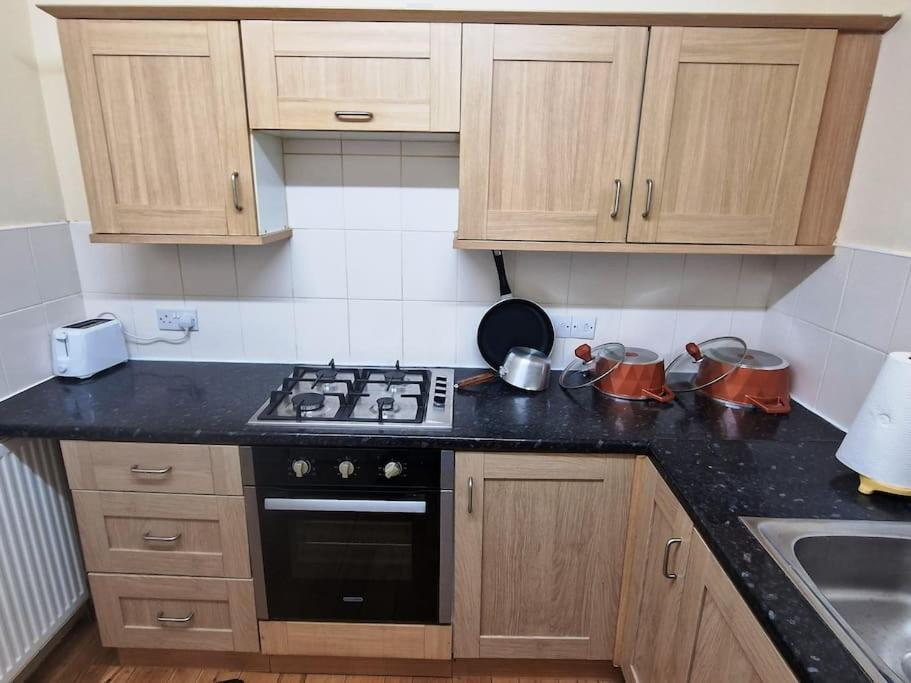 2 Bedroom Flat Close To Centre Apartment Bristol
