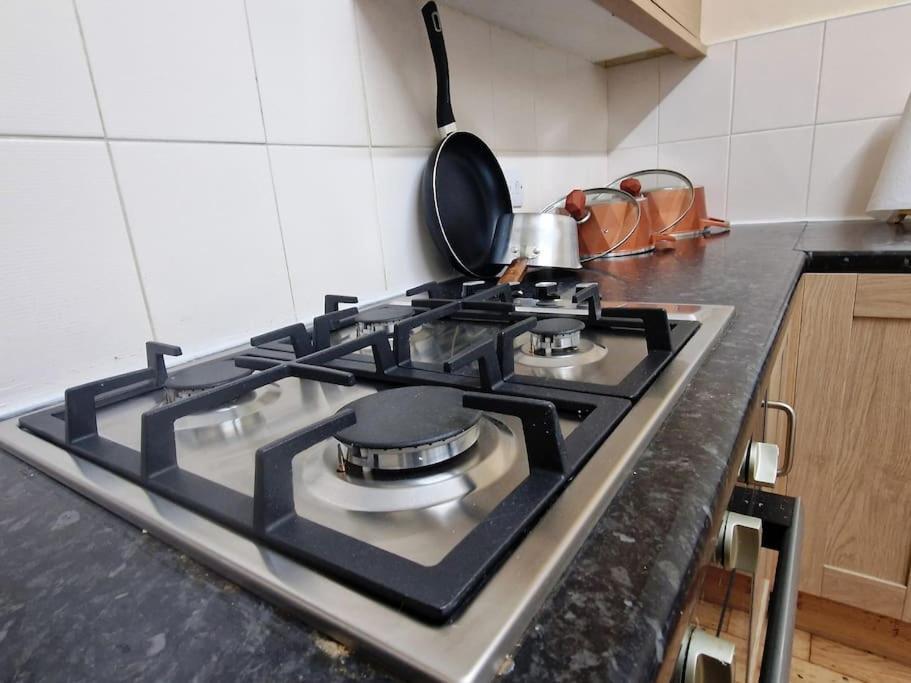 2 Bedroom Flat Close To Centre Apartment *